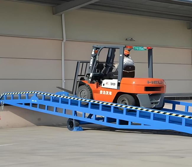 盂县移动式卸货平台（叉车用）